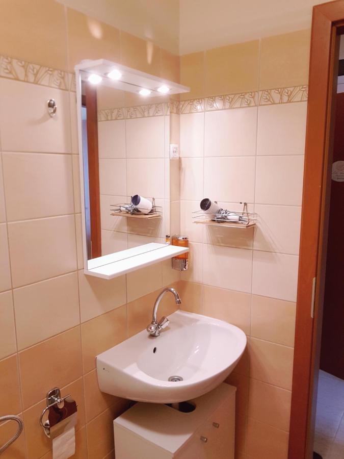 Lola Studio Apartman Hajduszoboszlo Exterior foto