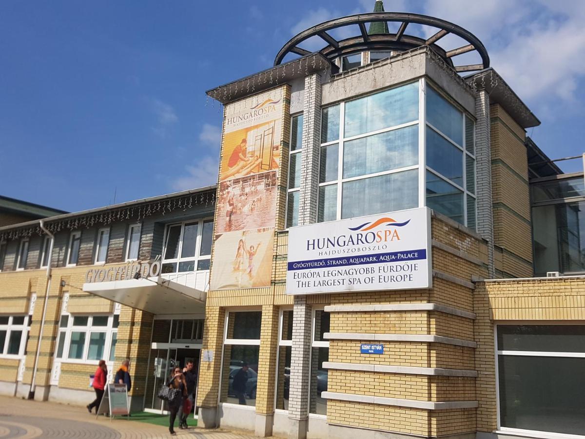 Lola Studio Apartman Hajduszoboszlo Exterior foto